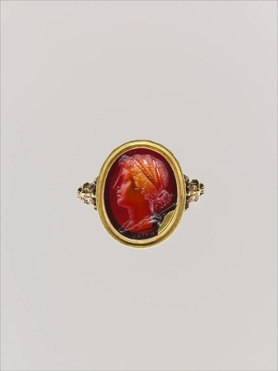 Carnelian oval set in a 17th–18th century gold ring — Gnaios