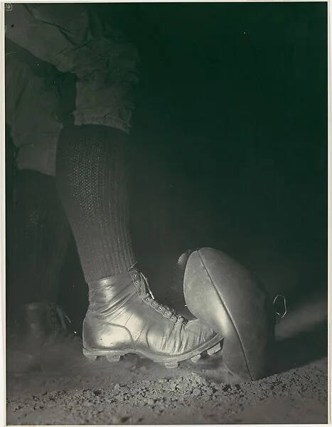 Wes Fesler Kicking a Football — Harold Edgerton