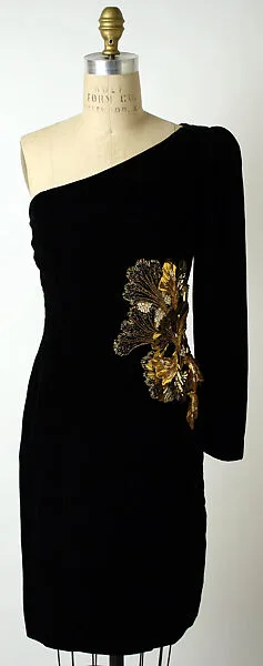 Evening dress — Oscar de la Renta|Oscar de la Renta, LLC.