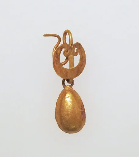 Earring-hook type with pendant and disc