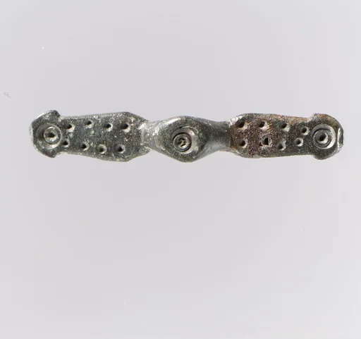 Equal-Arm Brooch