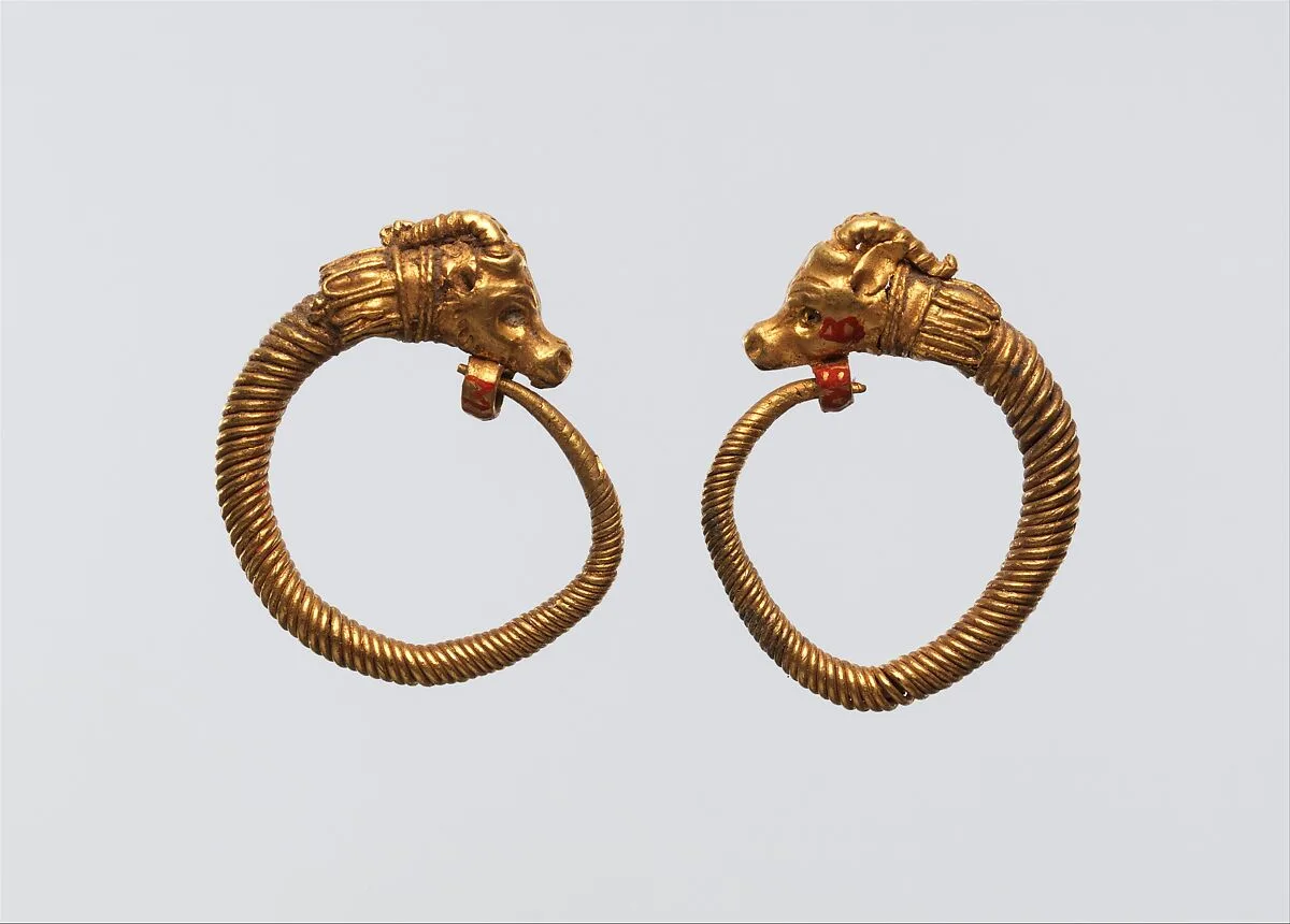 Earrings with ibex head terminal — Unknown