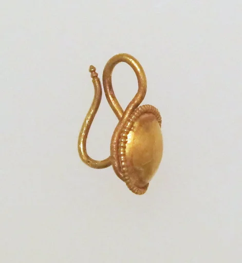 Earring-hook type with disc and beaded rim