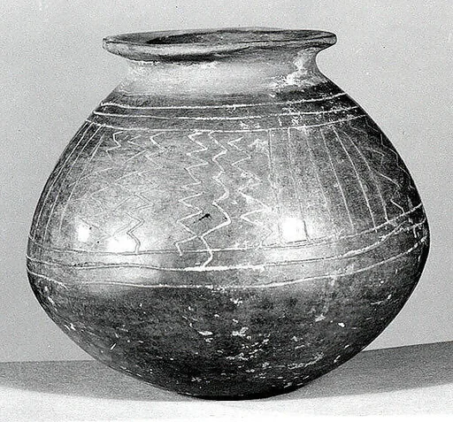 Jar with incised decoration