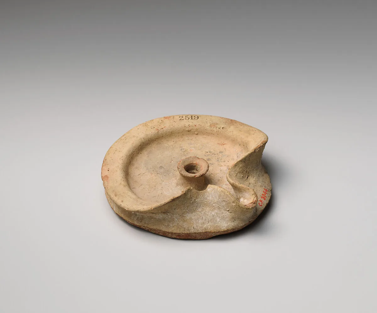 Terracotta saucer-shaped lamp — Unknown