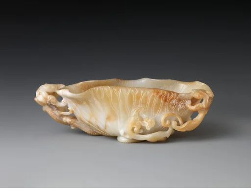南宋至元　玉雕螭龍荷葉洗|Brush washer in the shape of lotus leaf with chi dragons
