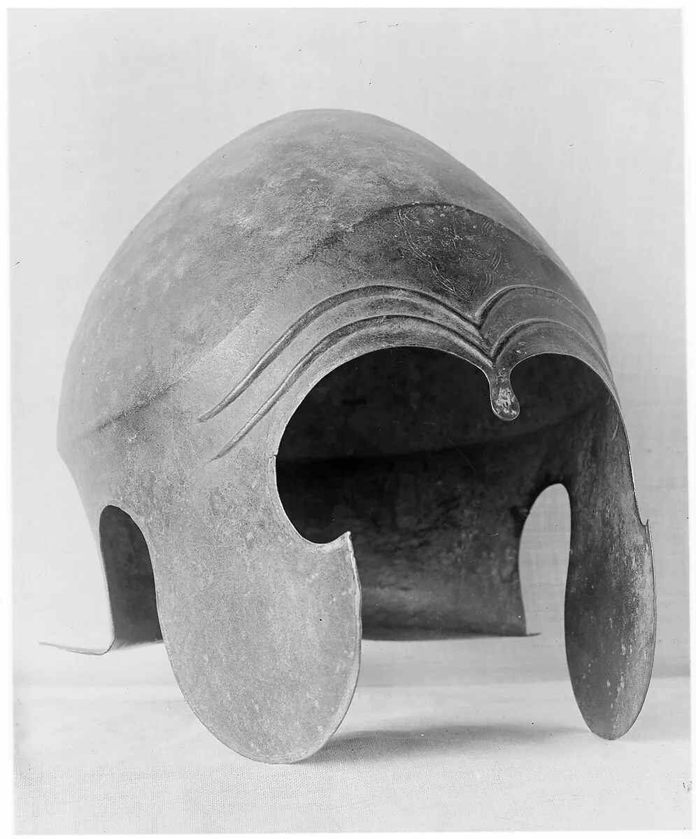 Bronze helmet of Chalcidian type — Unknown