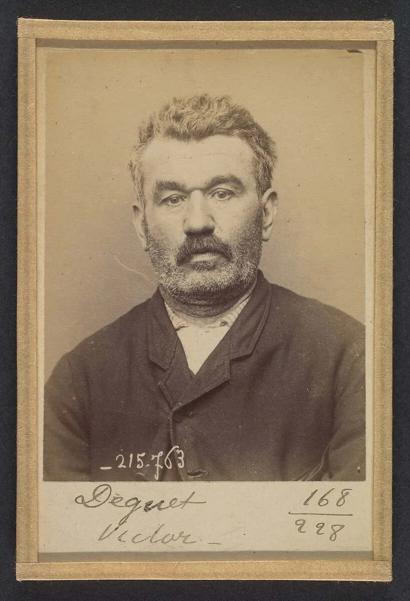 Deguet. Victor, Adonis. 50 ans, né le 27/2/44 à Vuenpont (Aisne). Armurier. Anarchiste. 16/3/94. — Alphonse Bertillon