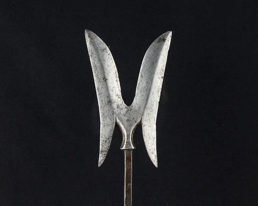 Arrowhead (<i>Yanone</i>)