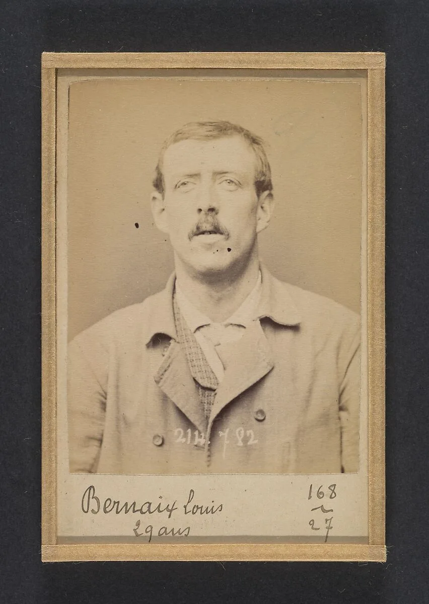 Bernaix. Louis. 29 ans, né à Clichy. Couvreur. Anarchiste. Fiché le 27/2/94. — Alphonse Bertillon