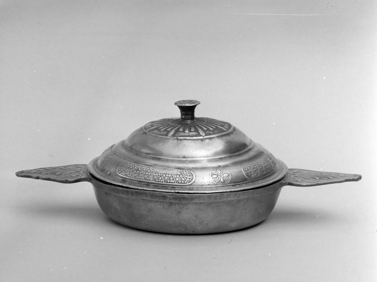 Dish with cover (écuelle) — Unknown