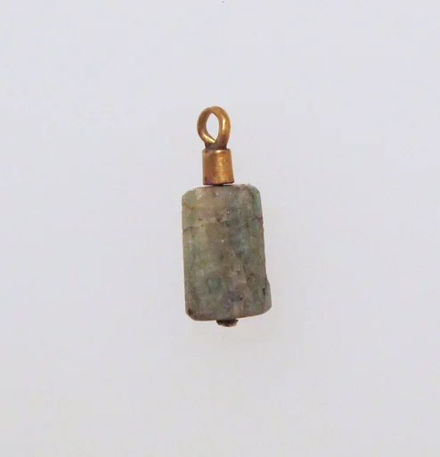 Pendant with sard