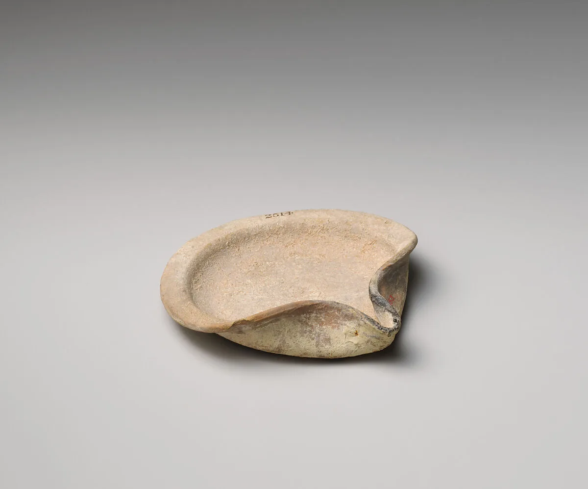 Terracotta saucer-shaped lamp — Unknown