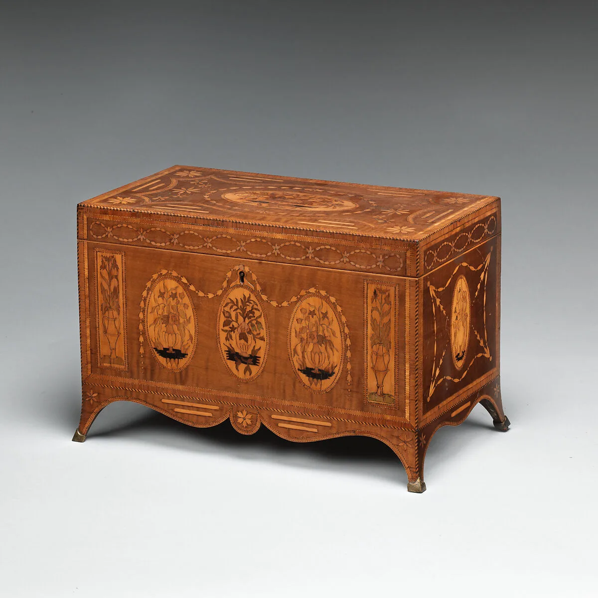 Tea chest with tea caddies — Unknown