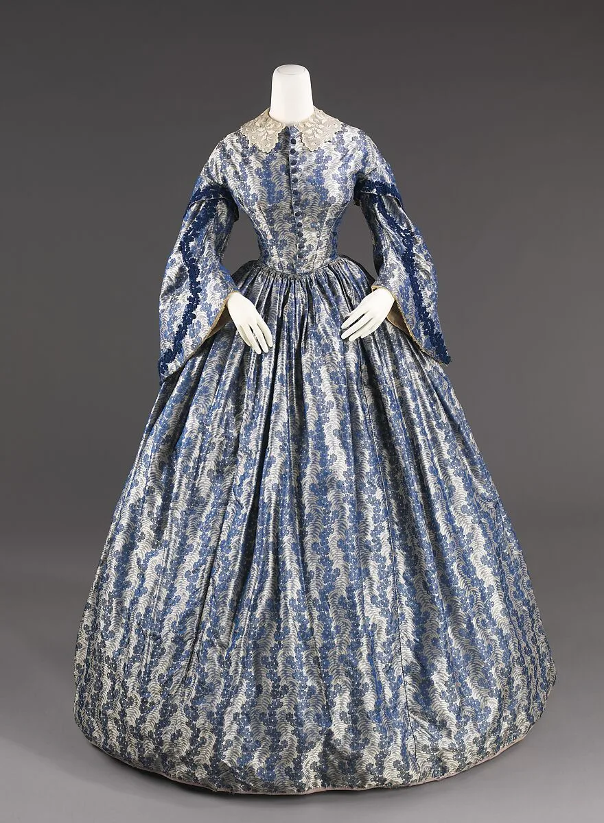 Wedding dress — Unknown