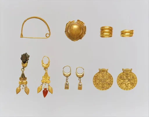 Multiple gold ring