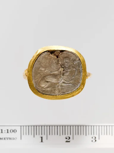 Chalcedonic quartz seal set in a gold ring