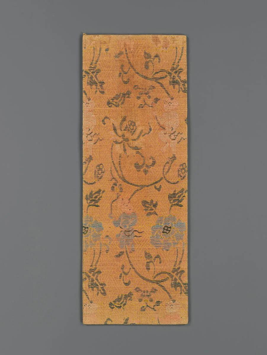 明 織錦童子紋經面|Sutra cover with boys holding the stems of large flowers — Unknown