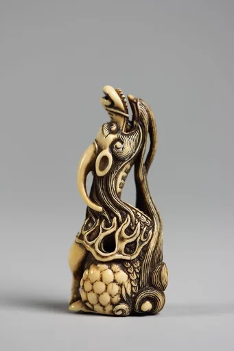 麒麟牙彫根付|Kirin (Mythical Chimera)