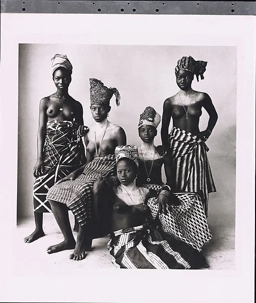 Five Dahomey Girls, Two Standing — Irving Penn