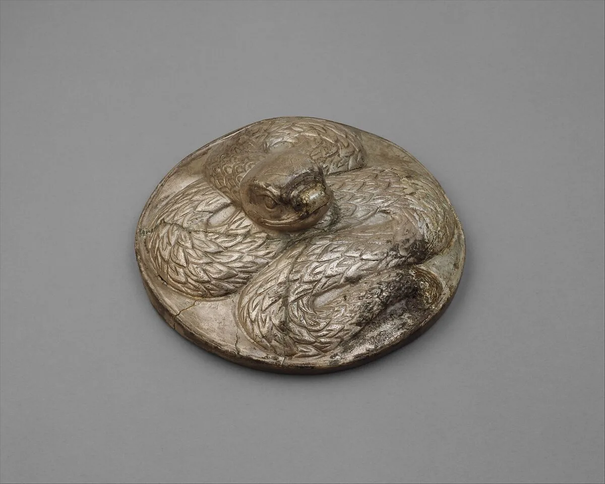 Lid (?) with a serpent — Unknown