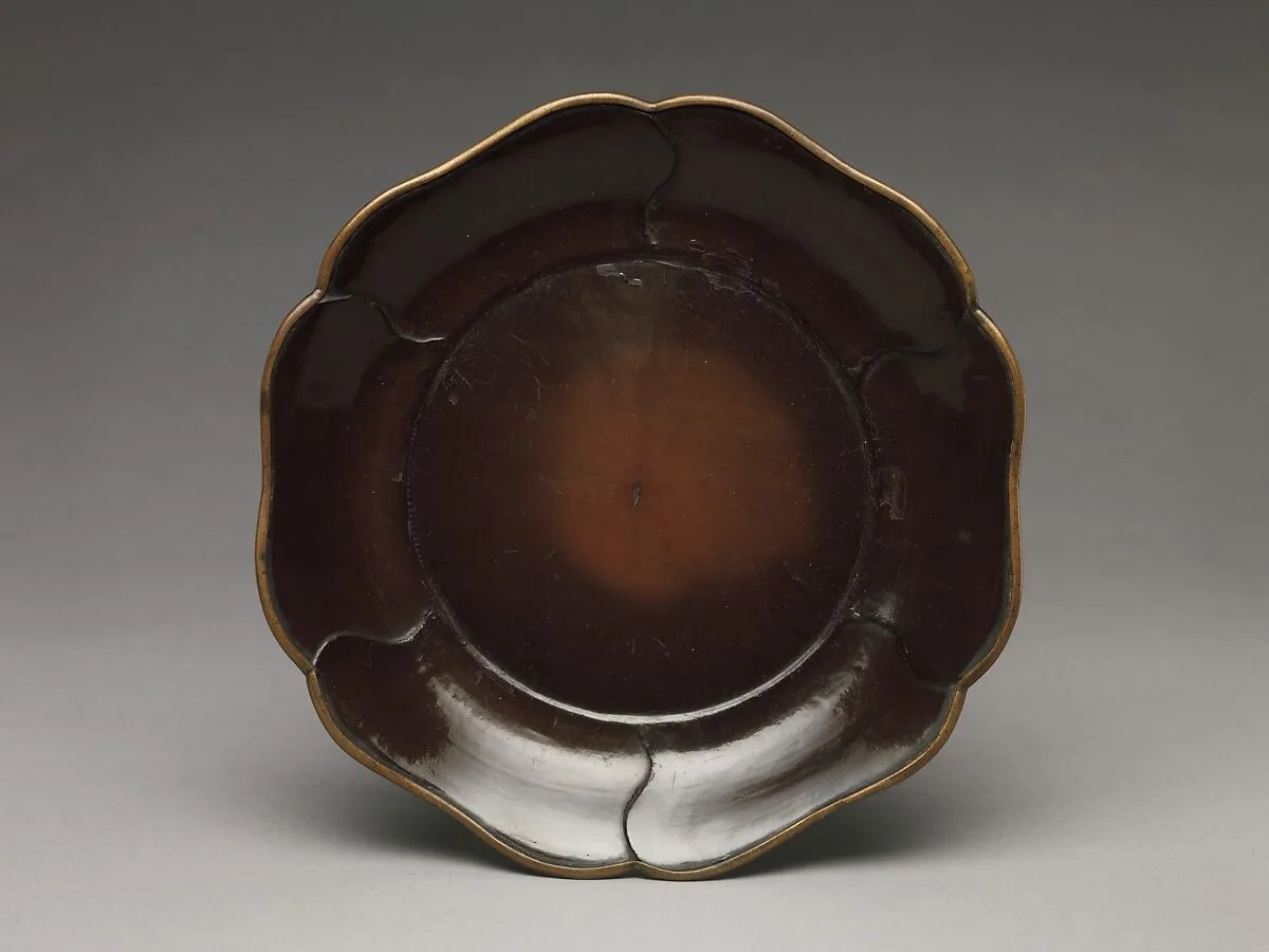 南宋 黑漆素面葵口盤|Dish with lobed rim — Unknown