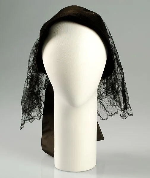 Evening hat — Elsa Schiaparelli|House of Schiaparelli