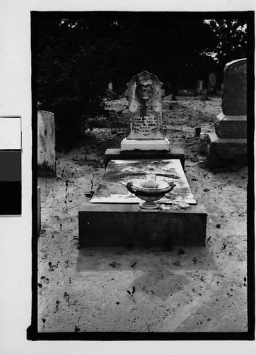 [Grave with Bottle Placed in Urn, Alabama]