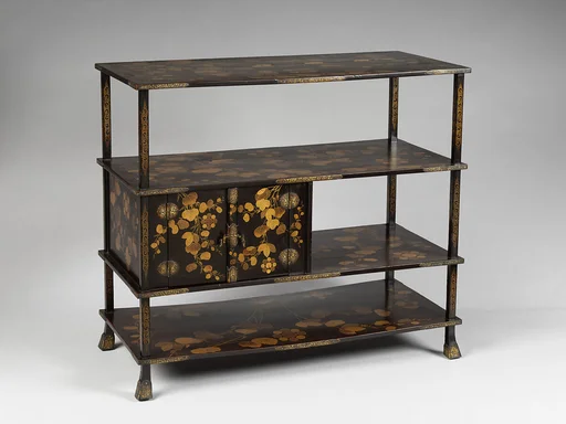 野葡萄九曜紋蒔絵黒棚|Shelf for Cosmetic Boxes (Kurodana) with Wild Grapevine and Family Crest