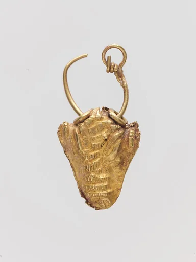Gold pendant in the form of a bull's head
