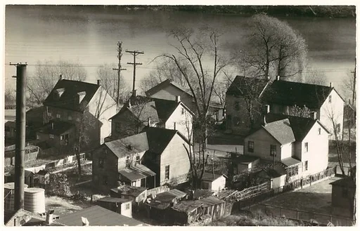[Houses at Edge of Delaware River, Phillipsburg, New Jersey]