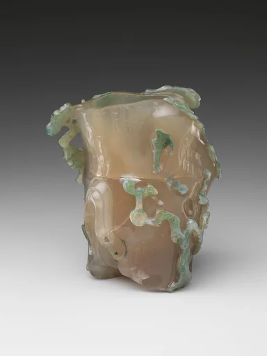 清 玉髓俏色梅竹花插|Vase with bamboo and plum tree