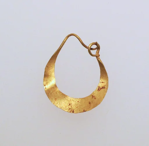 Earring, crescent-shaped