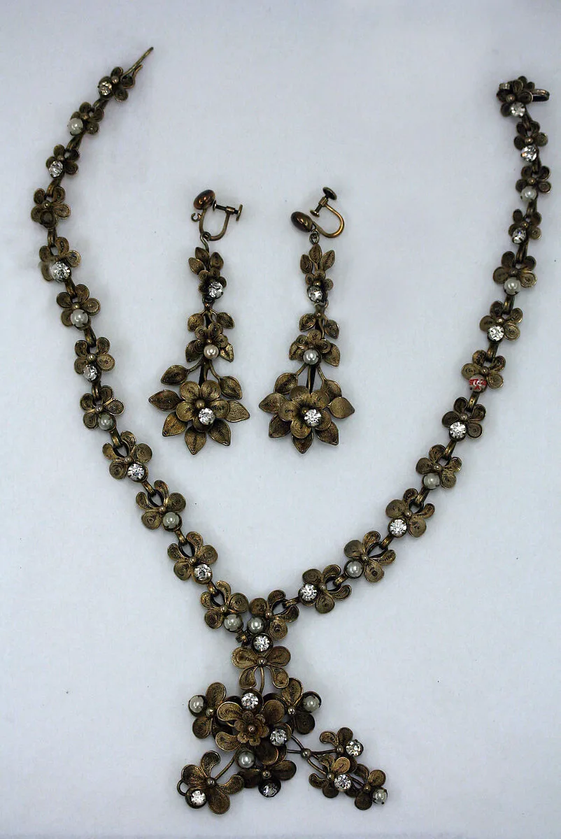 Jewelry set — Unknown