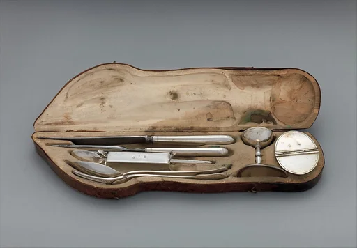 Traveling set in leather case