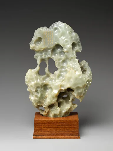 清乾隆　青玉御題詩飛來峯供石|Rock-form ornament with poem composed by the Qianlong Emperor
