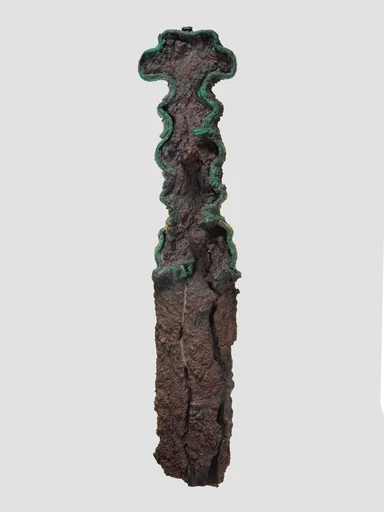 Flanged dagger
