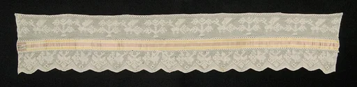 Bed curtain border