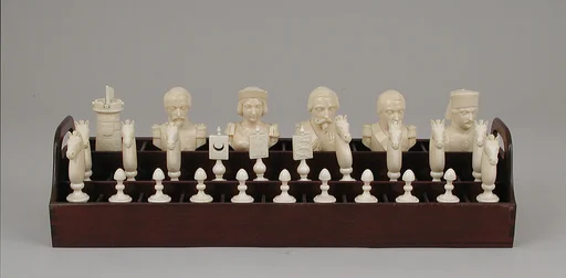 Chessmen (72) with box-board