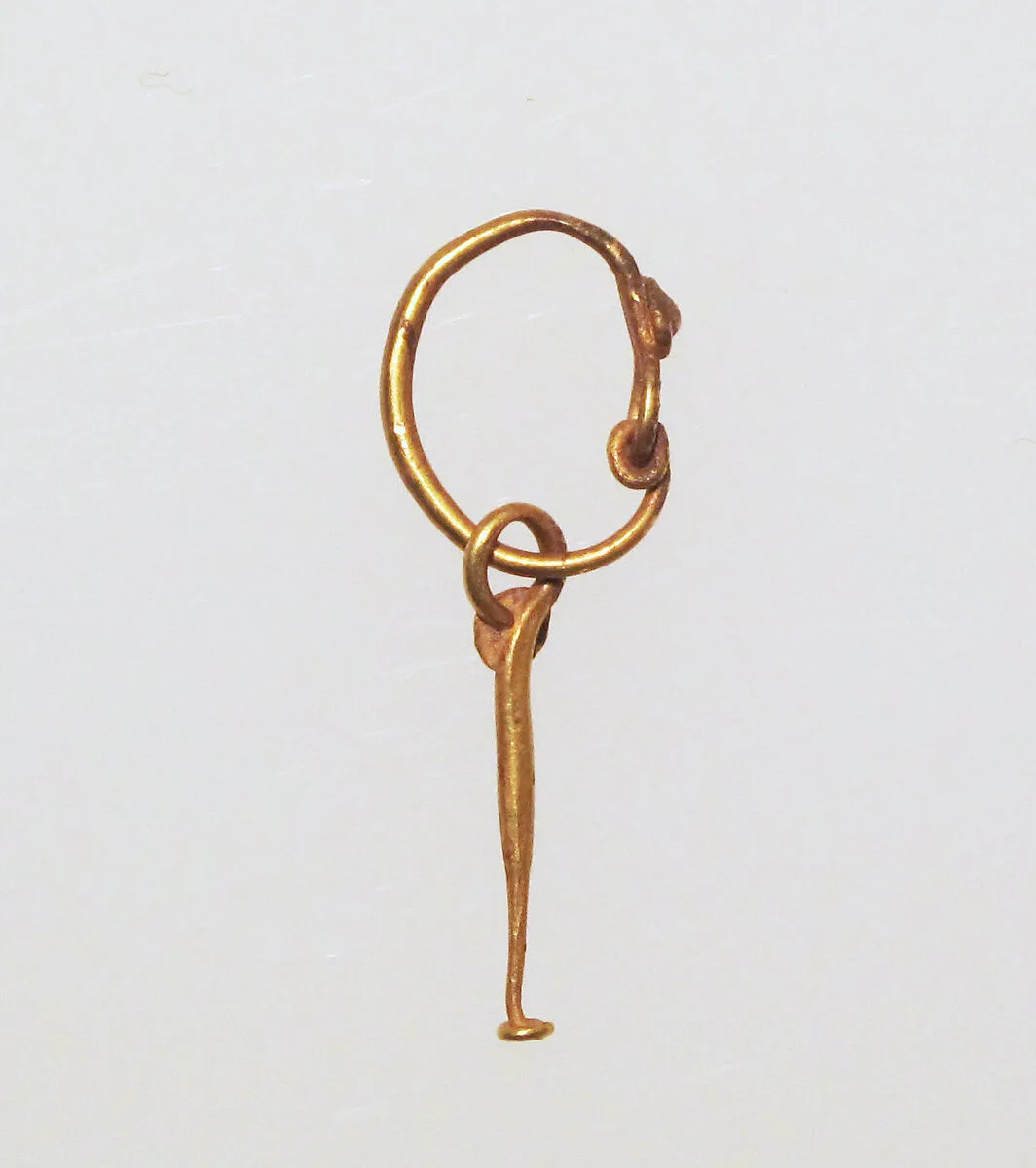 Gold earring with pendant — Unknown