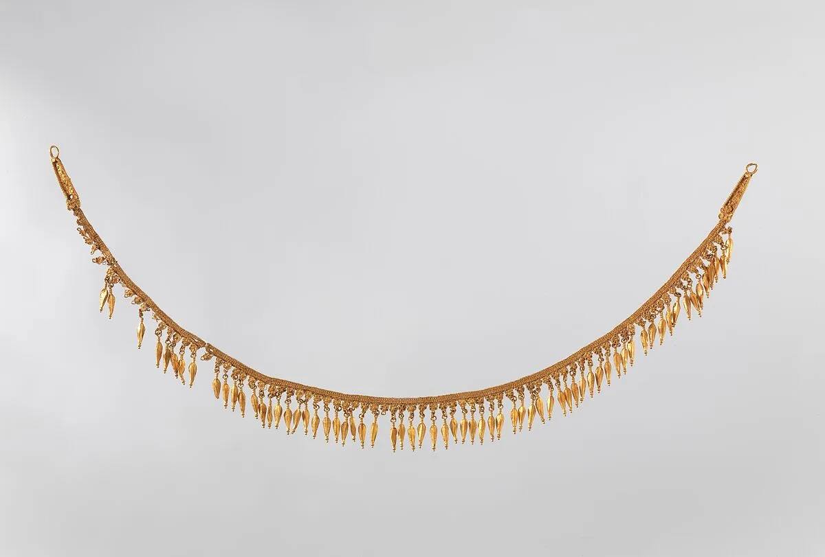 Gold necklace — Unknown