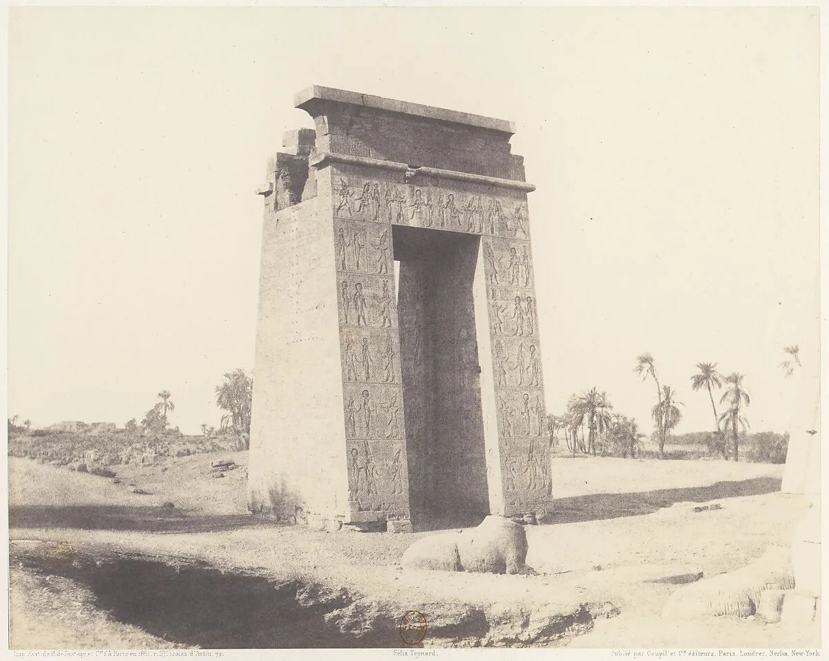 Karnak (Thèbes), Grande Porte du Sud Vue du Point C — Félix Teynard|Imprimerie Photographique de H. de Fonteny et Cie