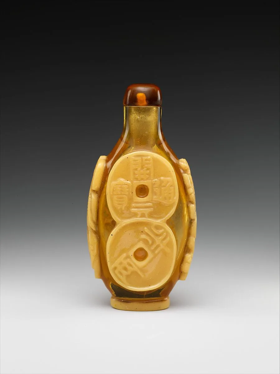清 套料玻璃古钱纹鼻烟壶|Snuff bottle with design of coins — Unknown