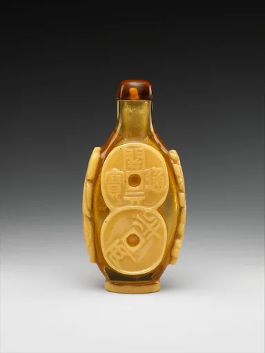 清  套料玻璃古钱纹鼻烟壶|Snuff bottle with design of coins