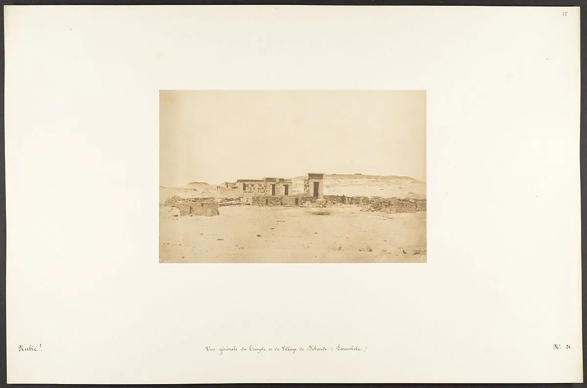 Vue générale du Temple et du Village de Déboude (Parembole) — Maxime Du Camp