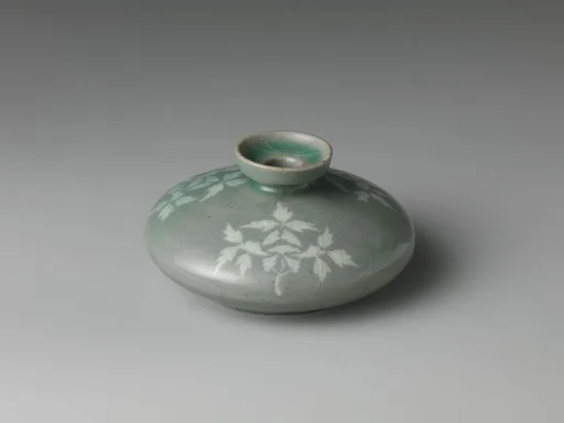 청자 상감 모란 무늬 기름병 고려|青磁 象嵌 牡丹文 油甁 高麗|Oil bottle decorated with peony leaves