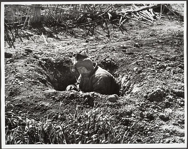 His own garden provides this man with an air raid shelter, Hankow — Robert Capa