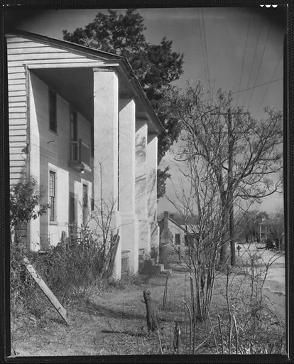 [Side View of House with Squared Columns]