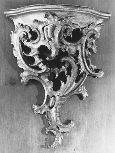 Wall bracket