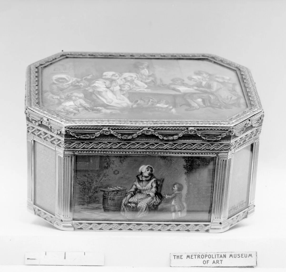 Snuffbox with household scenes — Jean-Joseph Barrière